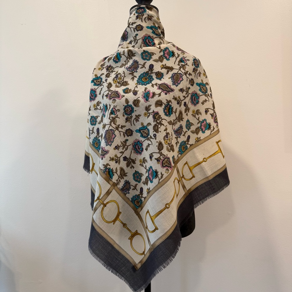 Celine Silk Scarf 90 Carré Floral Navy Ivory Made in France - Picture 3 of 14